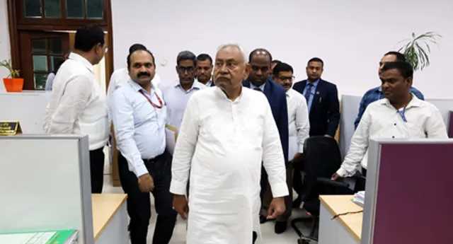 सीएम नीतीश कुमार ने वरिष्ठ अधिकारियों के साथ की बैठक, सामान्य प्रशासन विभाग की विभिन्न प्रशाखाओं का किया निरीक्षण